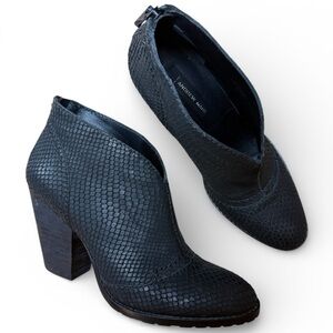 Andrew Marc Black Snake-Pattern Ankle Booties - Women’s Shoes - US Size 6 M, EUC
